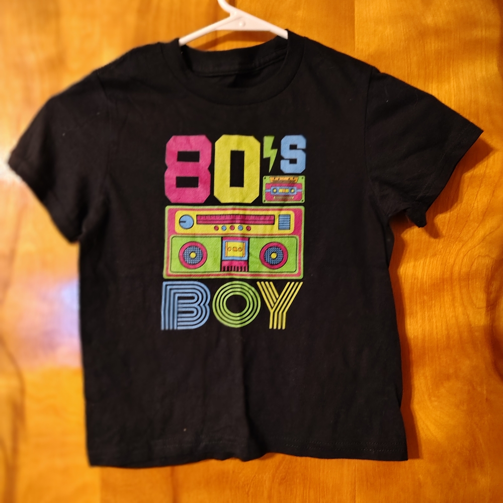 Gildan, Boys Black Retro Style,Graphic Tee, XS